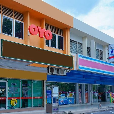 Oyo 89850 Mutiara Motel Kuah Εξωτερικό φωτογραφία
